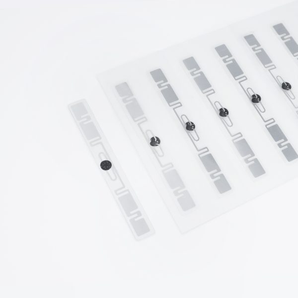 Tamper proof UHF RFID Headlight Label for secure long range identification and asset tracking