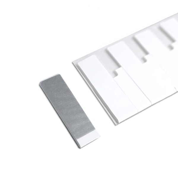 Cross-sectional diagram highlighting PET, aluminum foil, and foam for flexible RFID on metal surfaces