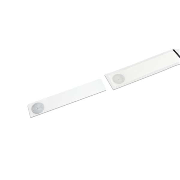 HF NFC Label 13527 mm showcasing reliable communication and large-format design.
