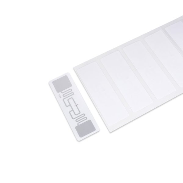 Efficient UHF RFID label for secure identification and reliable data tracking.