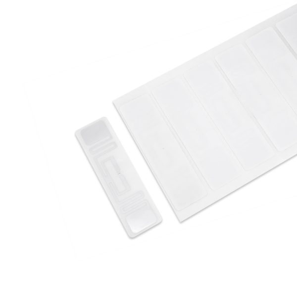 Alien Higgs EC chip with integrated antenna for high-performance UHF tracking.