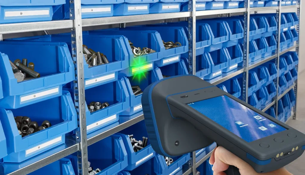 ビジュアルピッキングの進化:UHF RFID LEDタグの仕組み