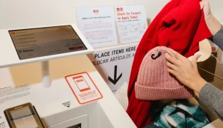 ユニクロのセルフレジの秘密：RFIDがファッション小売をどう変えているのか