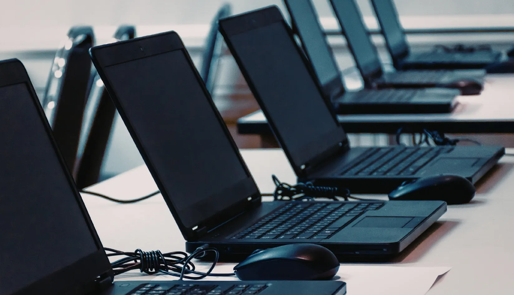 Rows of laptops in an office for RFID IT asset tracking and laptop asset management