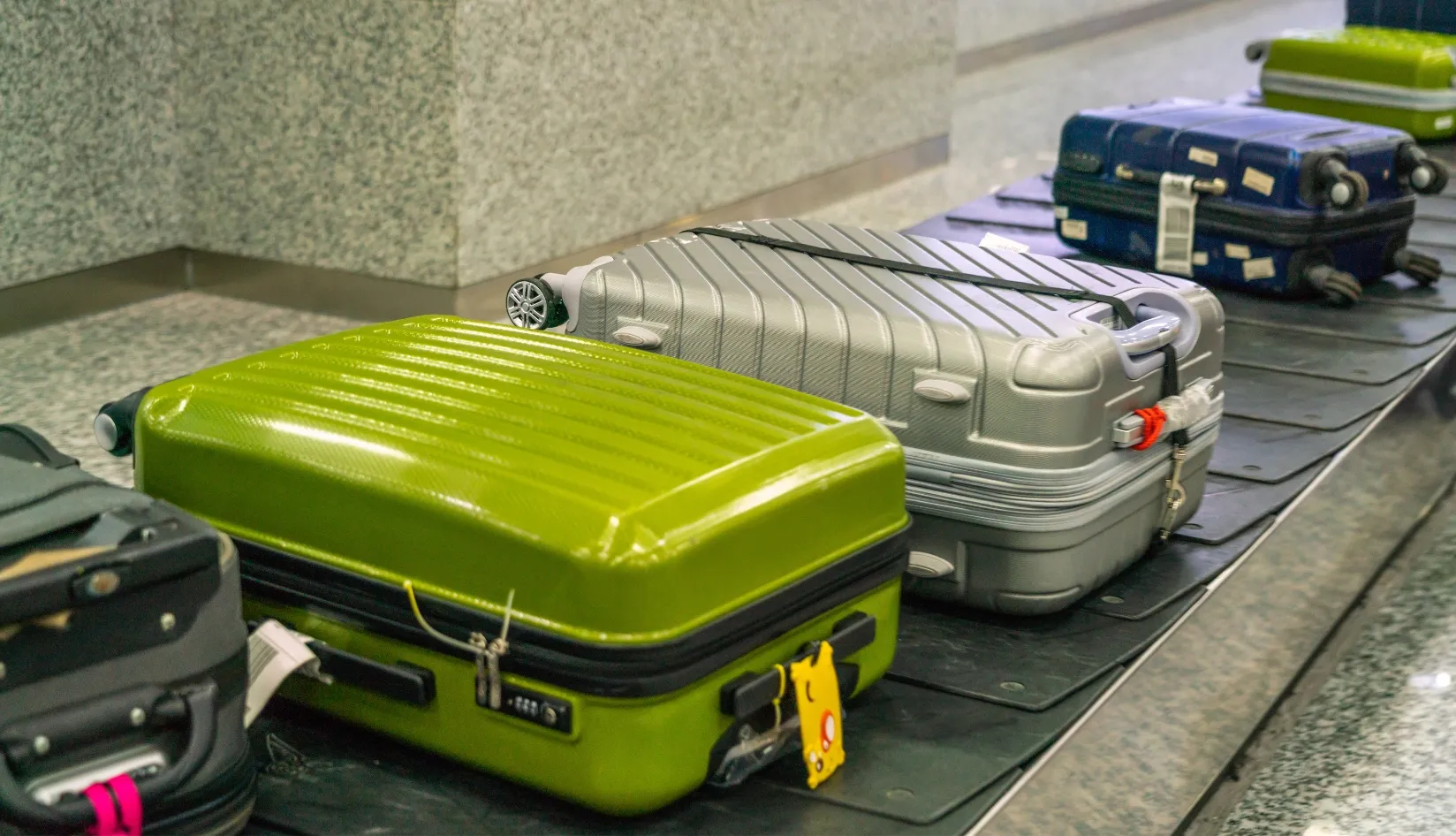 RFID baggage tracking system helping airlines reduce lost luggage through real-time tracking